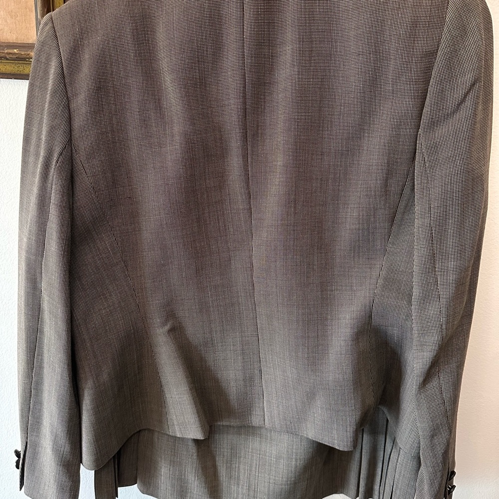 Suit - Picture 2 of 11